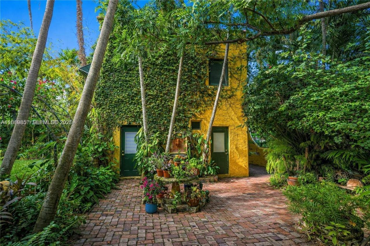 2050 Alton Rd, Miami Beach, FL 33140 Photo