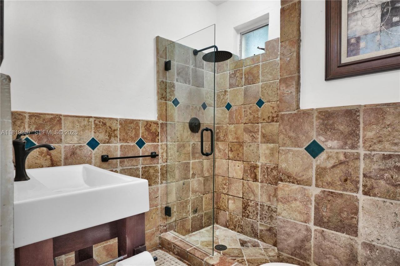 2050 Alton Rd, Miami Beach, FL 33140 Photo