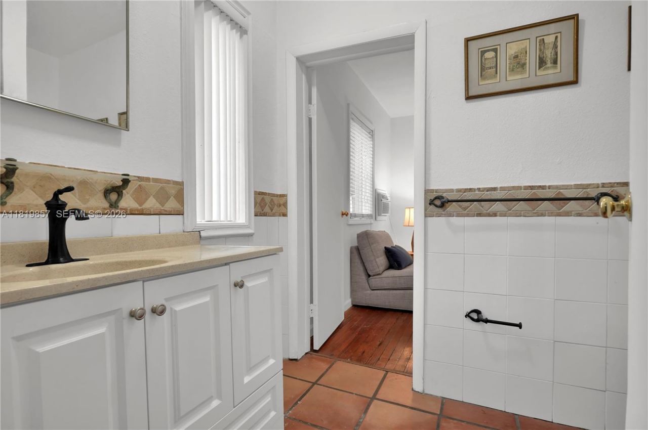 2050 Alton Rd, Miami Beach, FL 33140 Photo