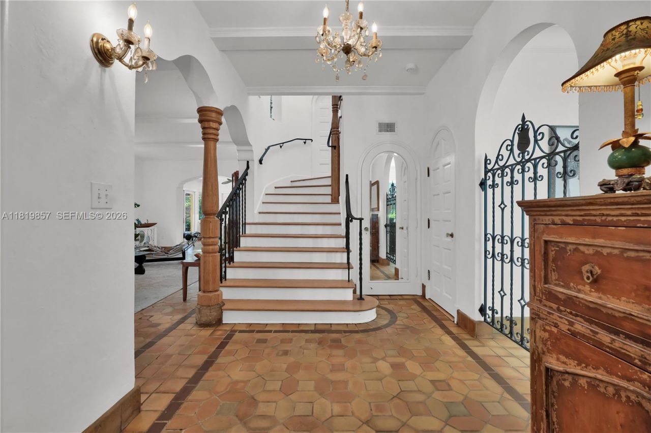 2050 Alton Rd, Miami Beach, FL 33140 Photo