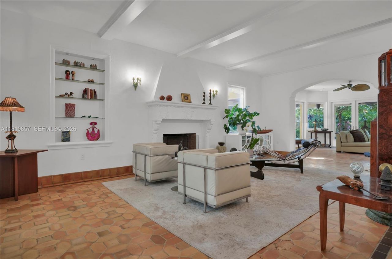 2050 Alton Rd, Miami Beach, FL 33140 Photo