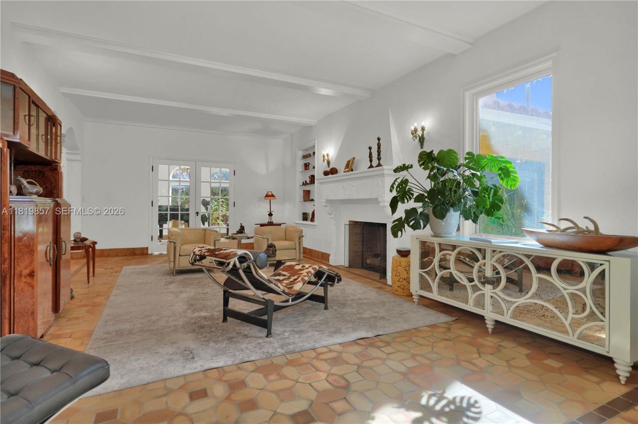 2050 Alton Rd, Miami Beach, FL 33140 Photo