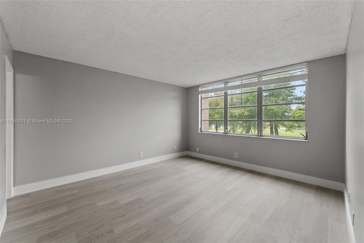 3150 W Rolling Hills Cir, Unit 209, Davie, FL 33328 Photo