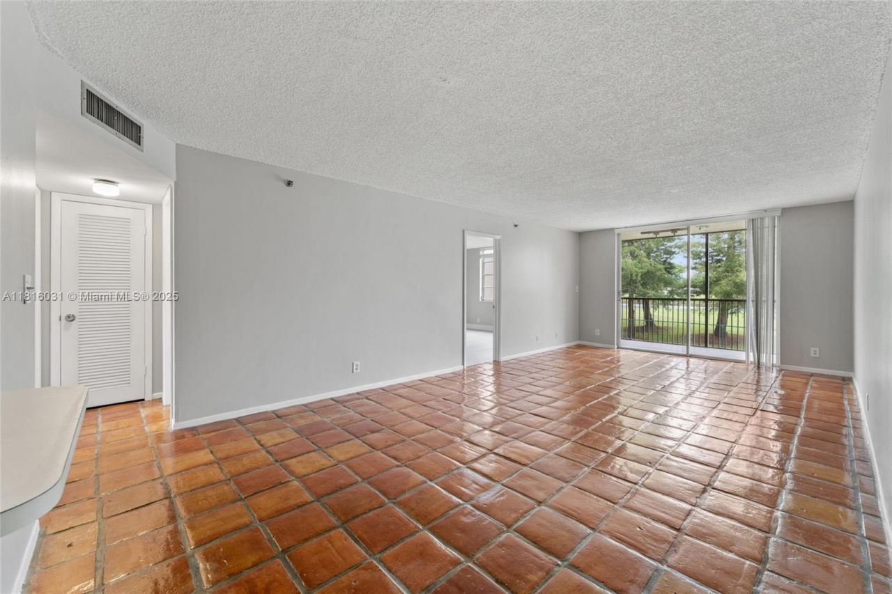 3150 W Rolling Hills Cir, Unit 209, Davie, FL 33328 Photo