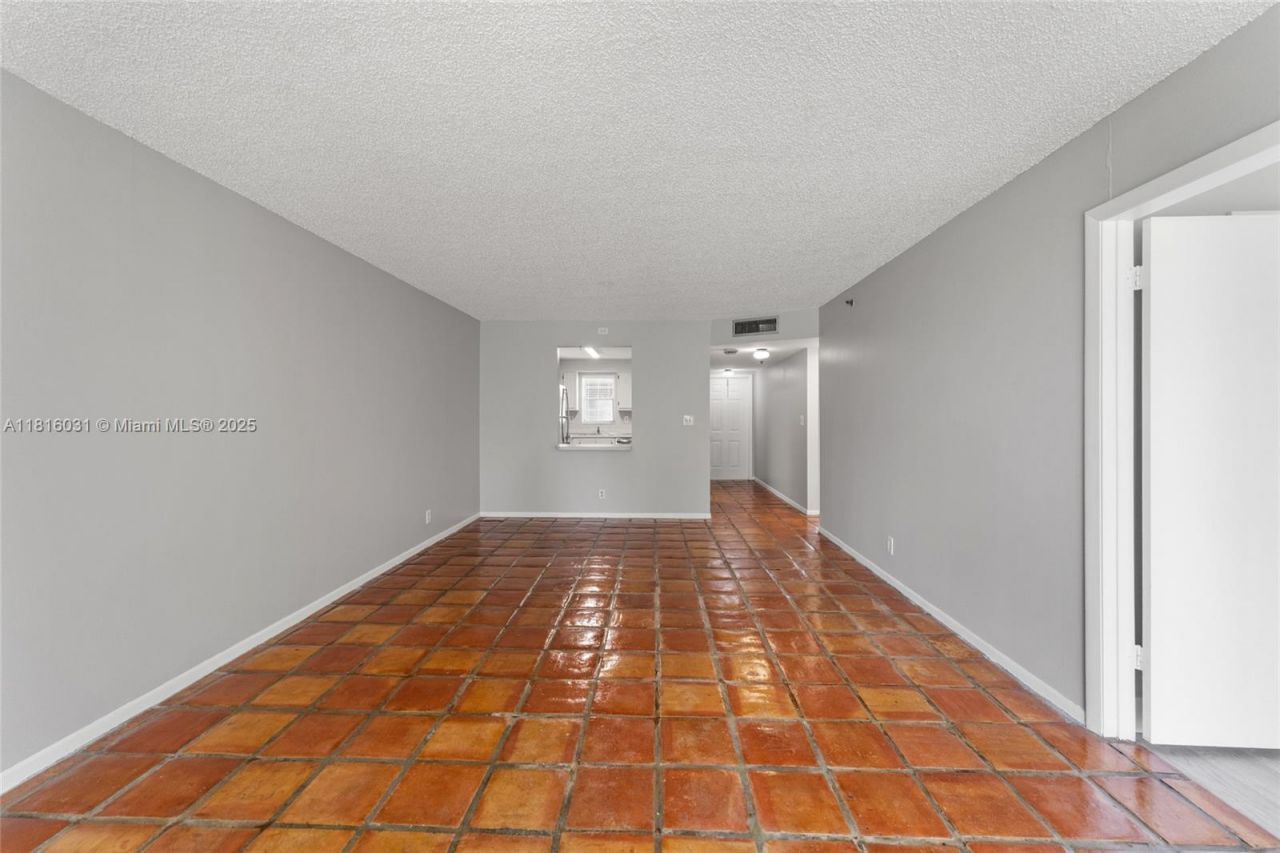 3150 W Rolling Hills Cir, Unit 209, Davie, FL 33328 Photo