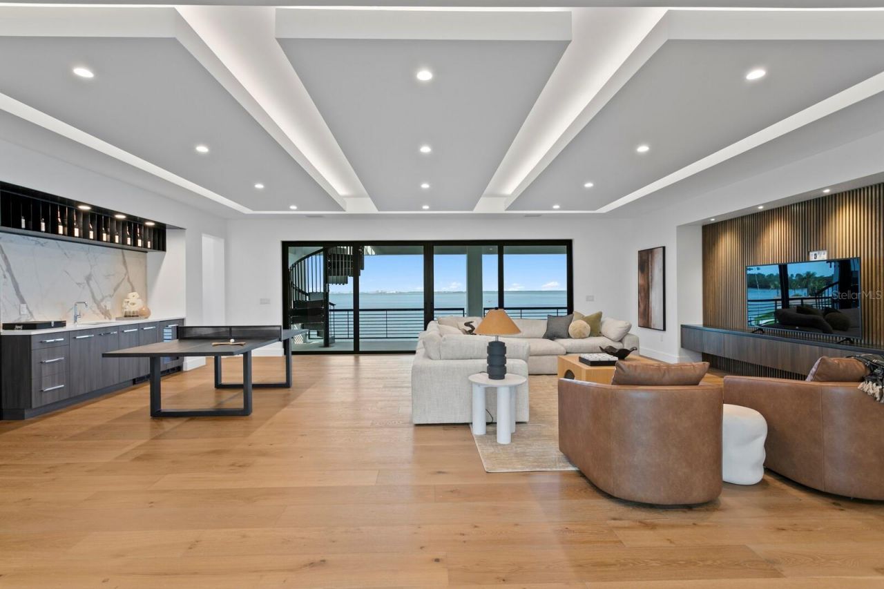 2087 Michigan Avenue Ne, Saint Petersburg, FL 33703 Photo