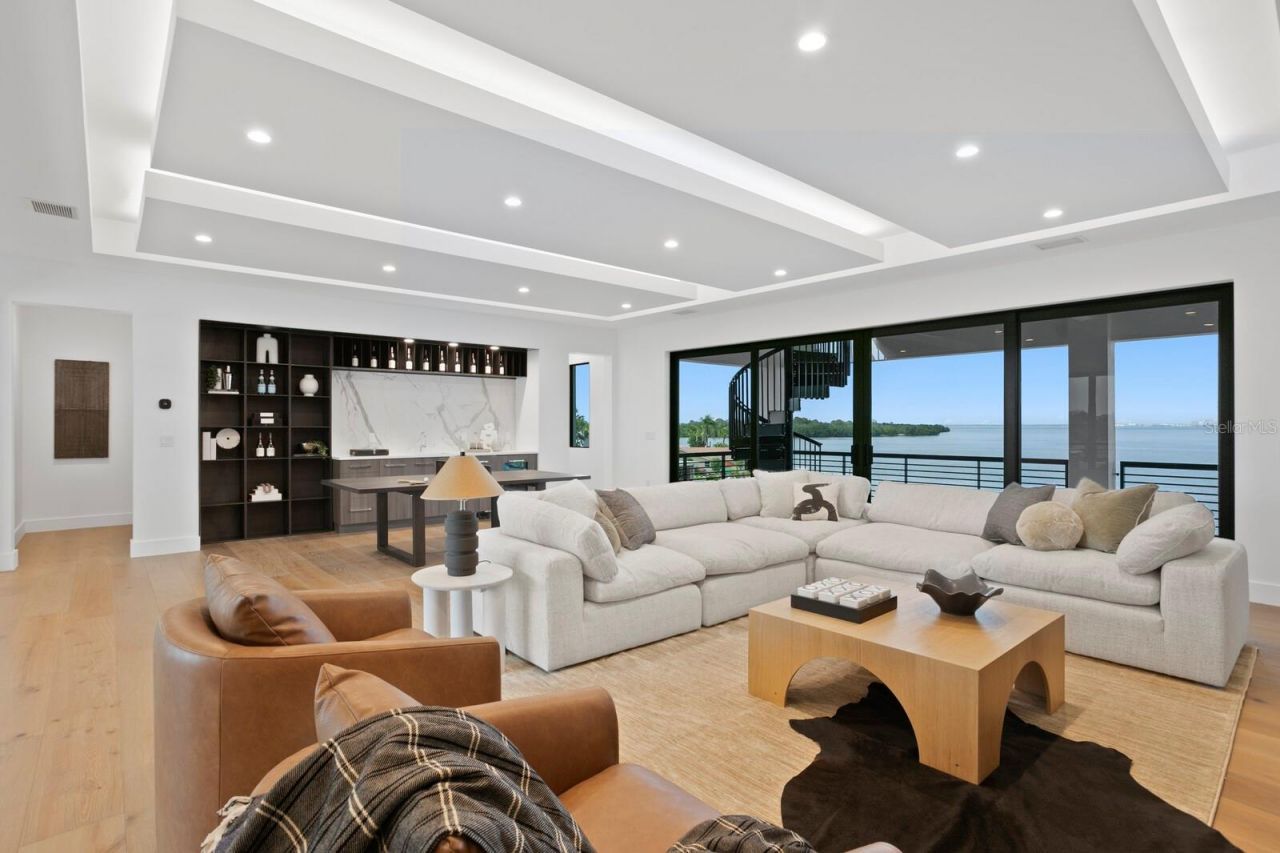 2087 Michigan Avenue Ne, Saint Petersburg, FL 33703 Photo