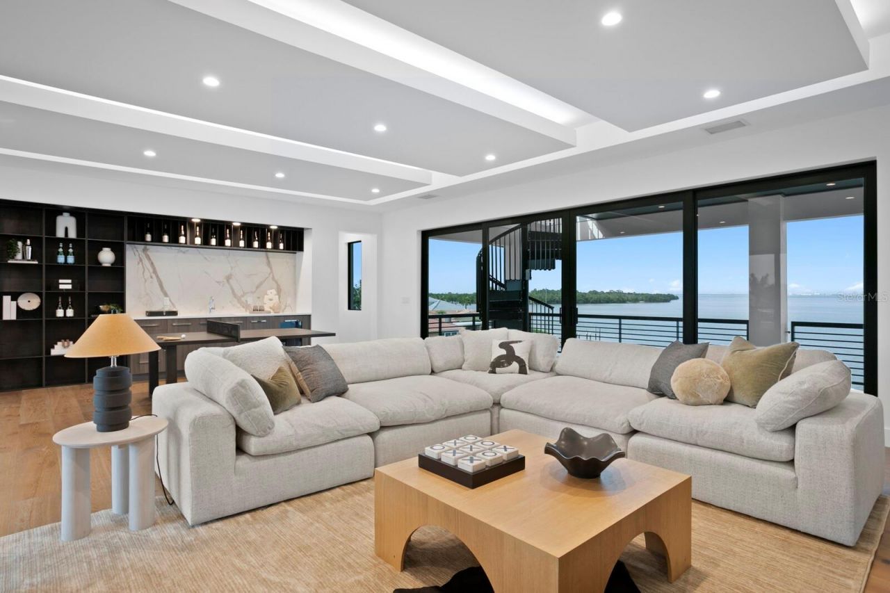 2087 Michigan Avenue Ne, Saint Petersburg, FL 33703 Photo