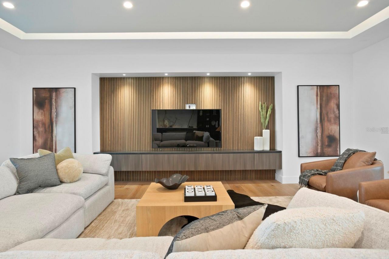 2087 Michigan Avenue Ne, Saint Petersburg, FL 33703 Photo