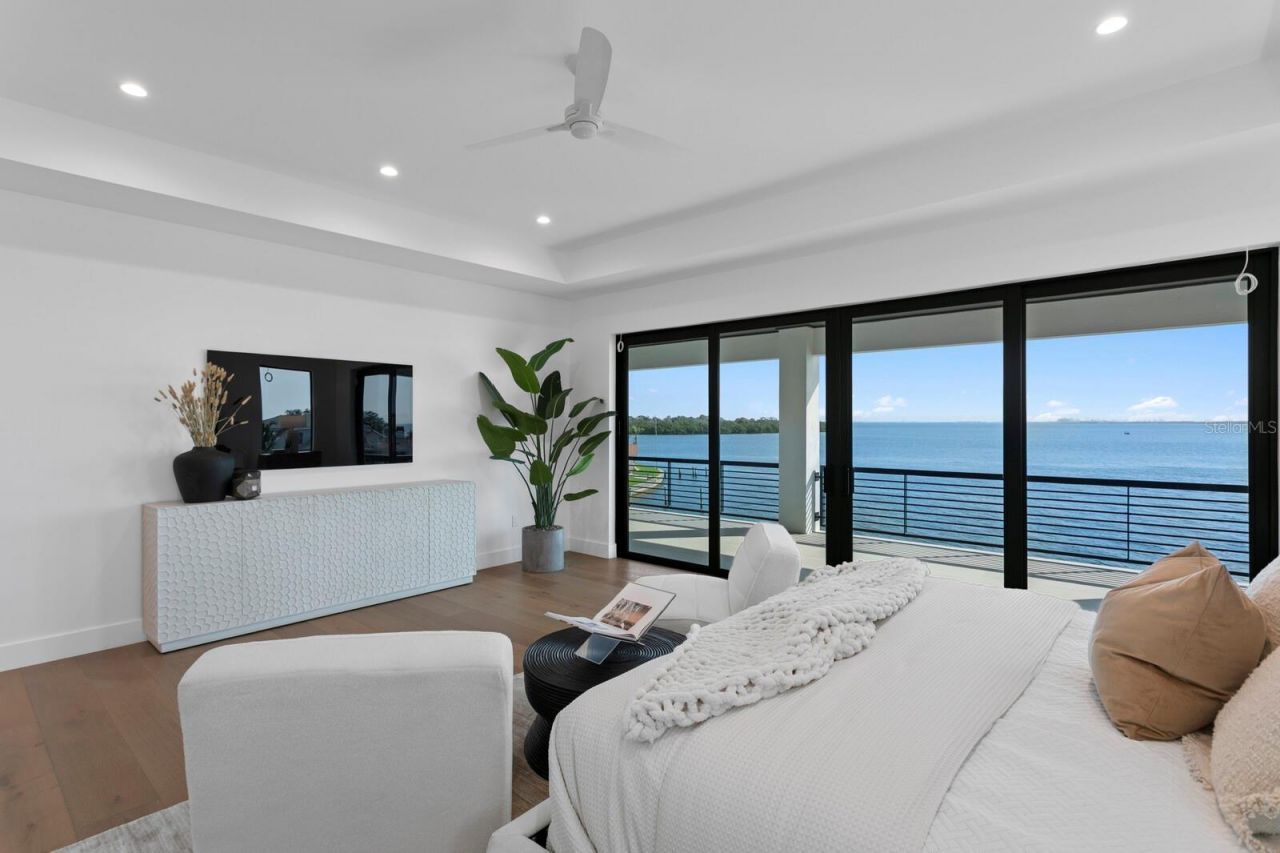 2087 Michigan Avenue Ne, Saint Petersburg, FL 33703 Photo