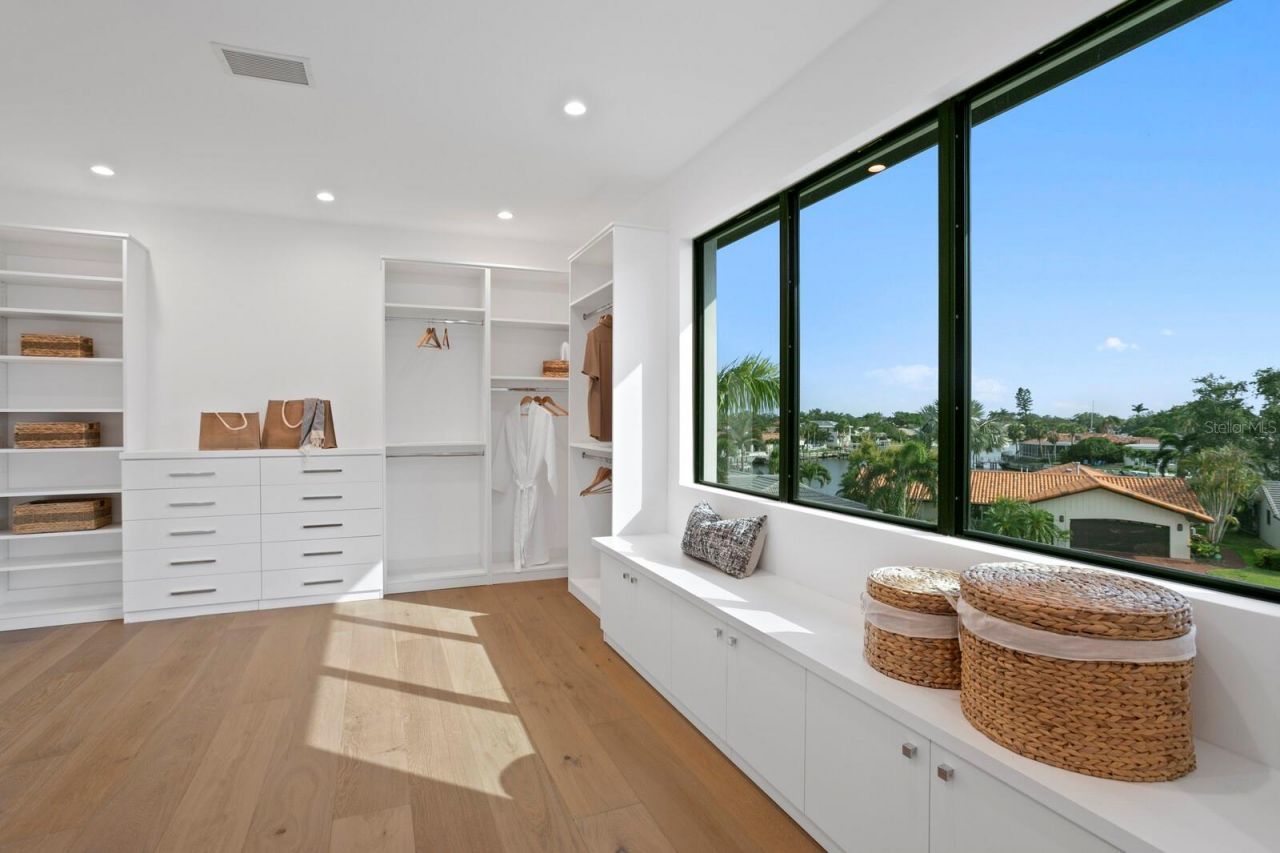 2087 Michigan Avenue Ne, Saint Petersburg, FL 33703 Photo