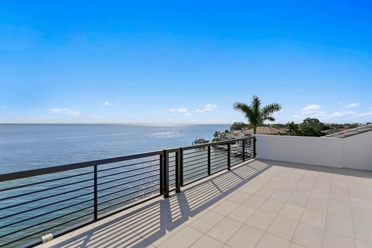 2087 Michigan Avenue Ne, Saint Petersburg, FL 33703 Photo