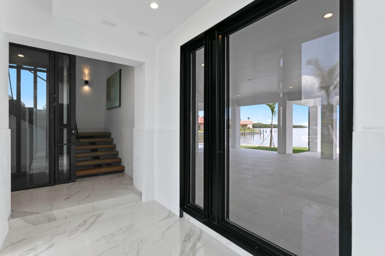 2087 Michigan Avenue Ne, Saint Petersburg, FL 33703 Photo