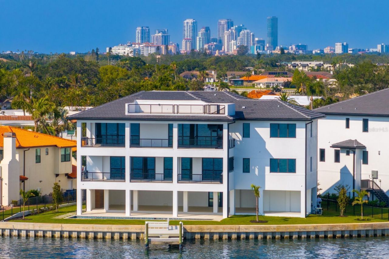 2087 Michigan Avenue Ne, Saint Petersburg, FL 33703 Photo