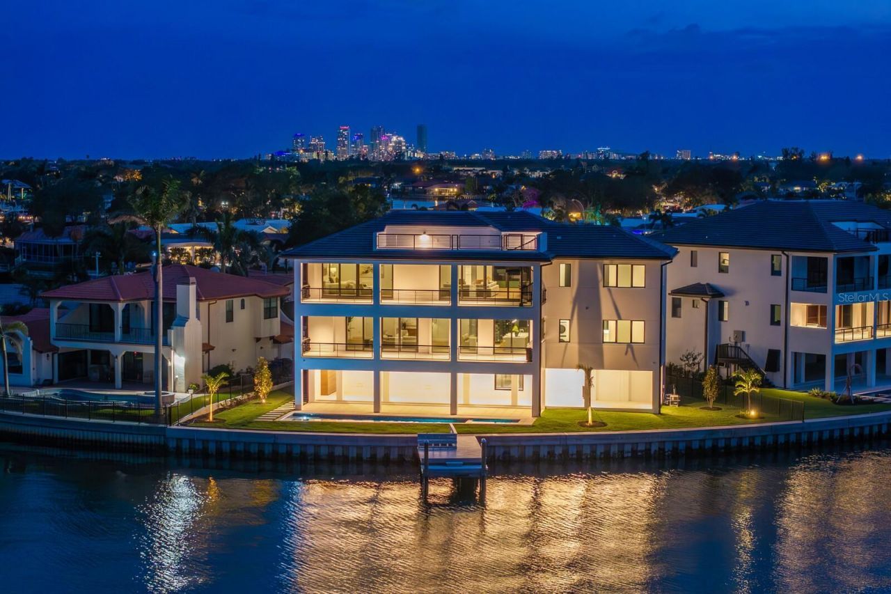 2087 Michigan Avenue Ne, Saint Petersburg, FL 33703 Photo