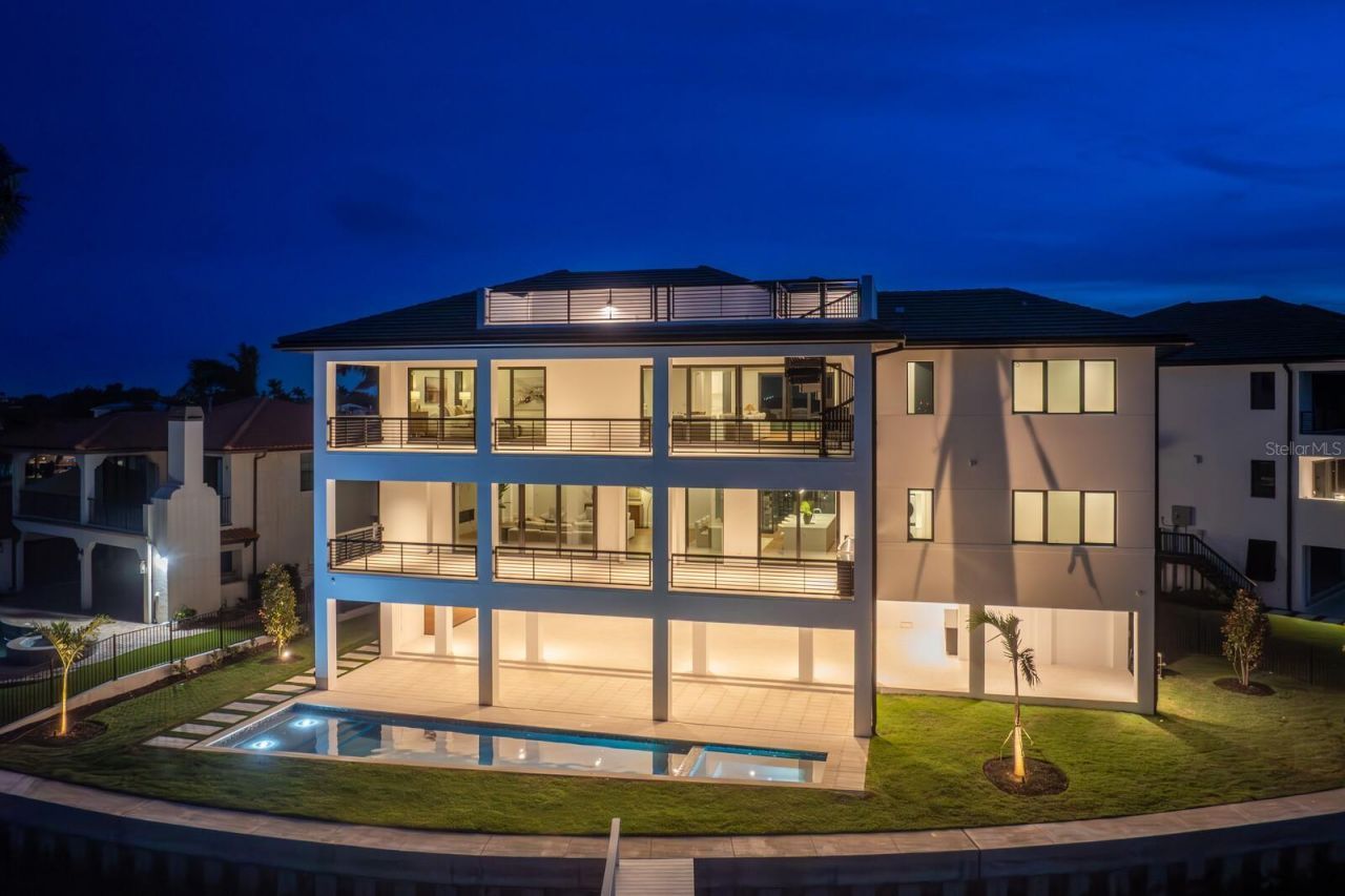 2087 Michigan Avenue Ne, Saint Petersburg, FL 33703 Photo