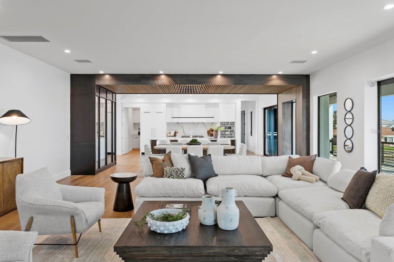 2087 Michigan Avenue Ne, Saint Petersburg, FL 33703 Photo