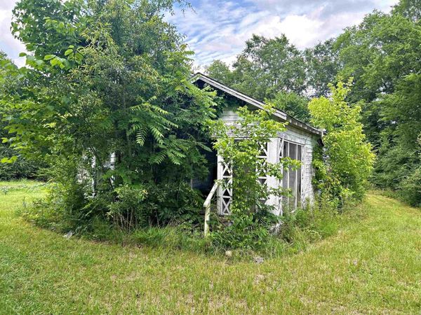 16 Jackson Road, Gurdon, AR 71743