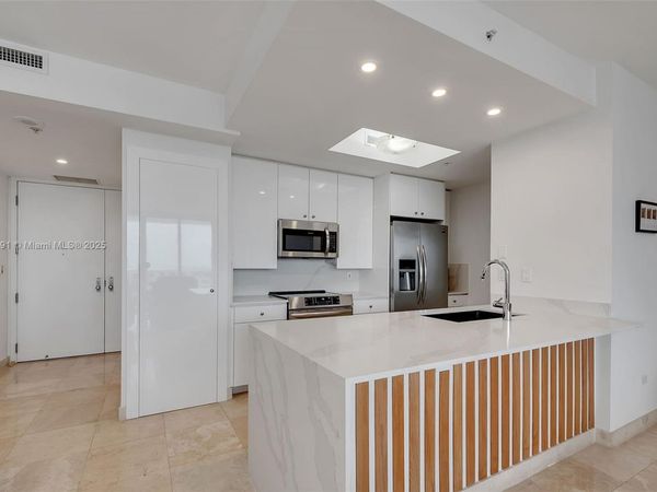 848 Brickell Key Dr, Unit 1803, Miami, FL 33131