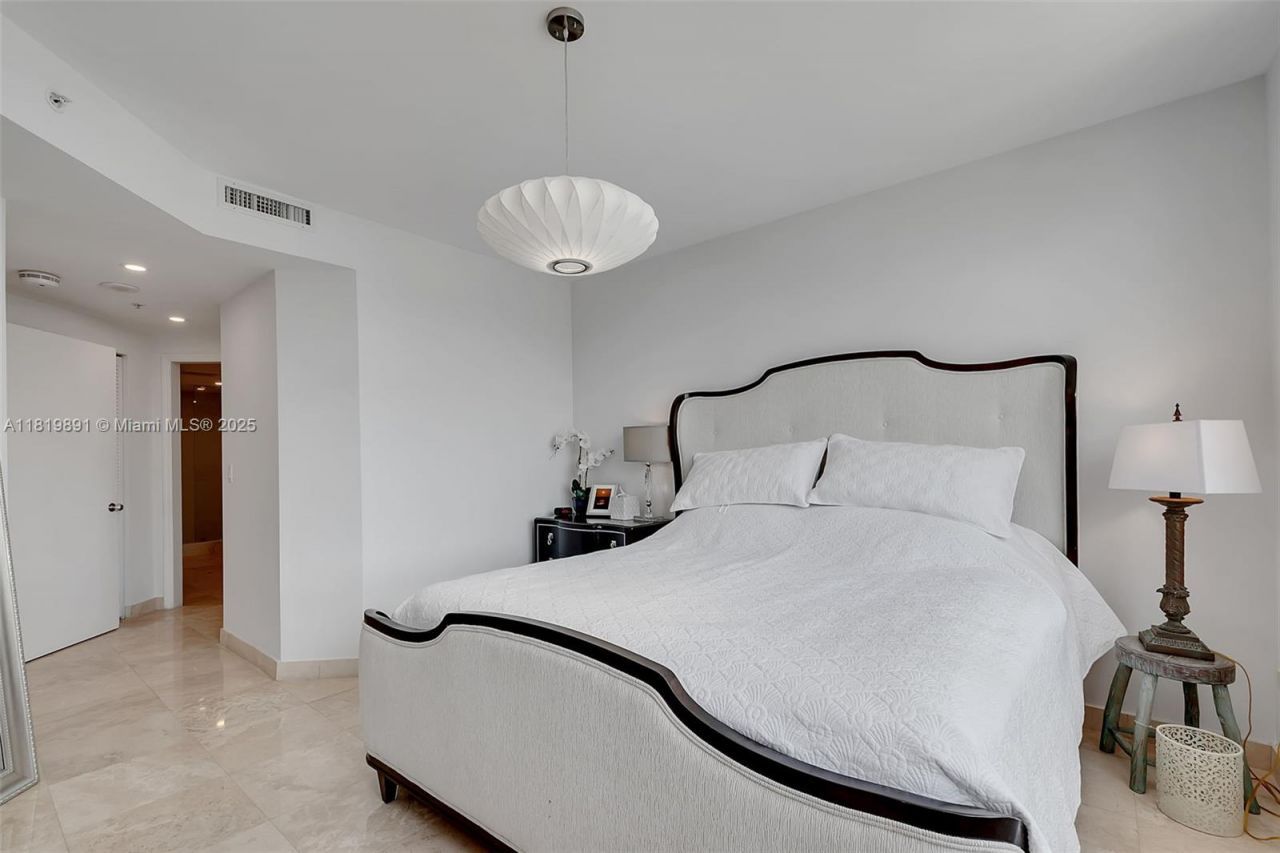 848 Brickell Key Dr, Unit 1803, Miami, FL 33131 Photo