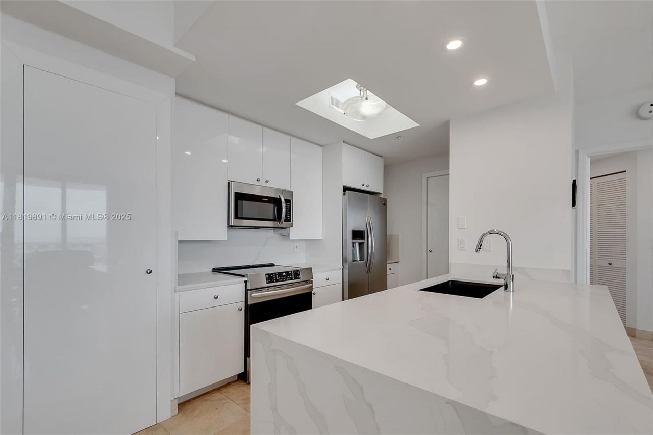 848 Brickell Key Dr, Unit 1803, Miami, FL 33131 Photo