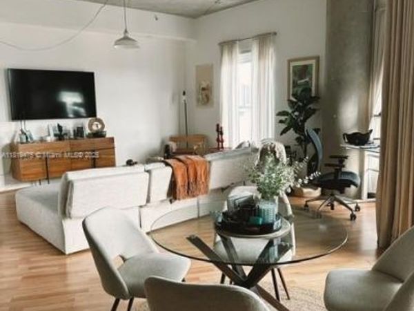 10 SW South River Dr, Unit 1606, Miami, FL 33130