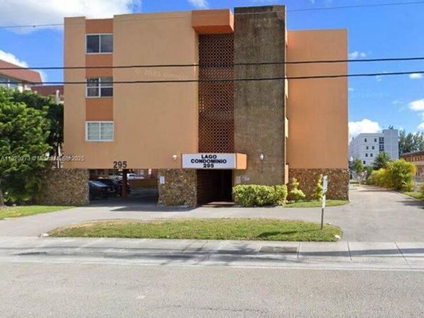 295 NW 72nd Ave, Unit 412, Miami, FL 33126