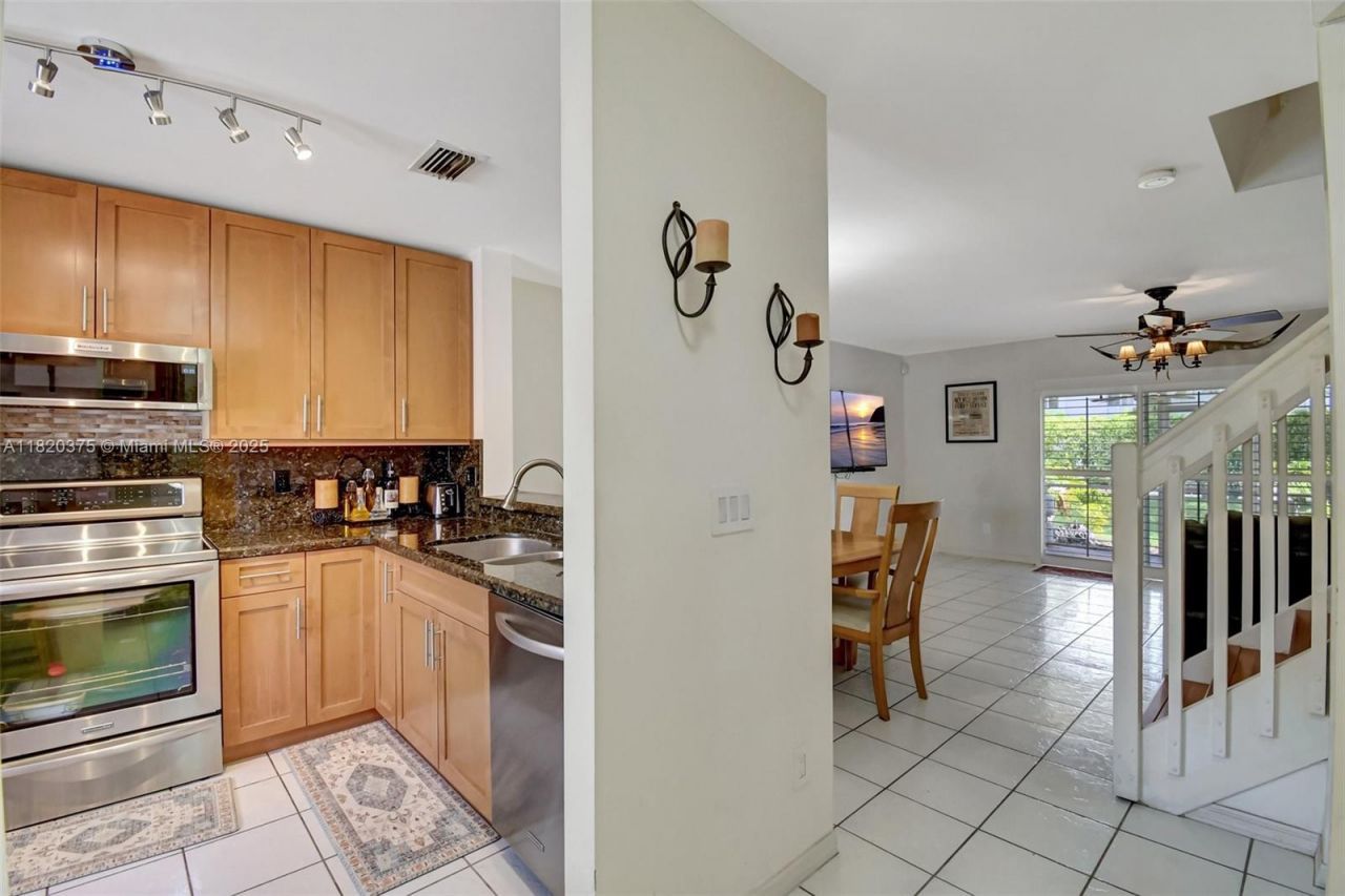 20865 NW 3rd Ln, Pembroke Pines, FL 33029 Photo