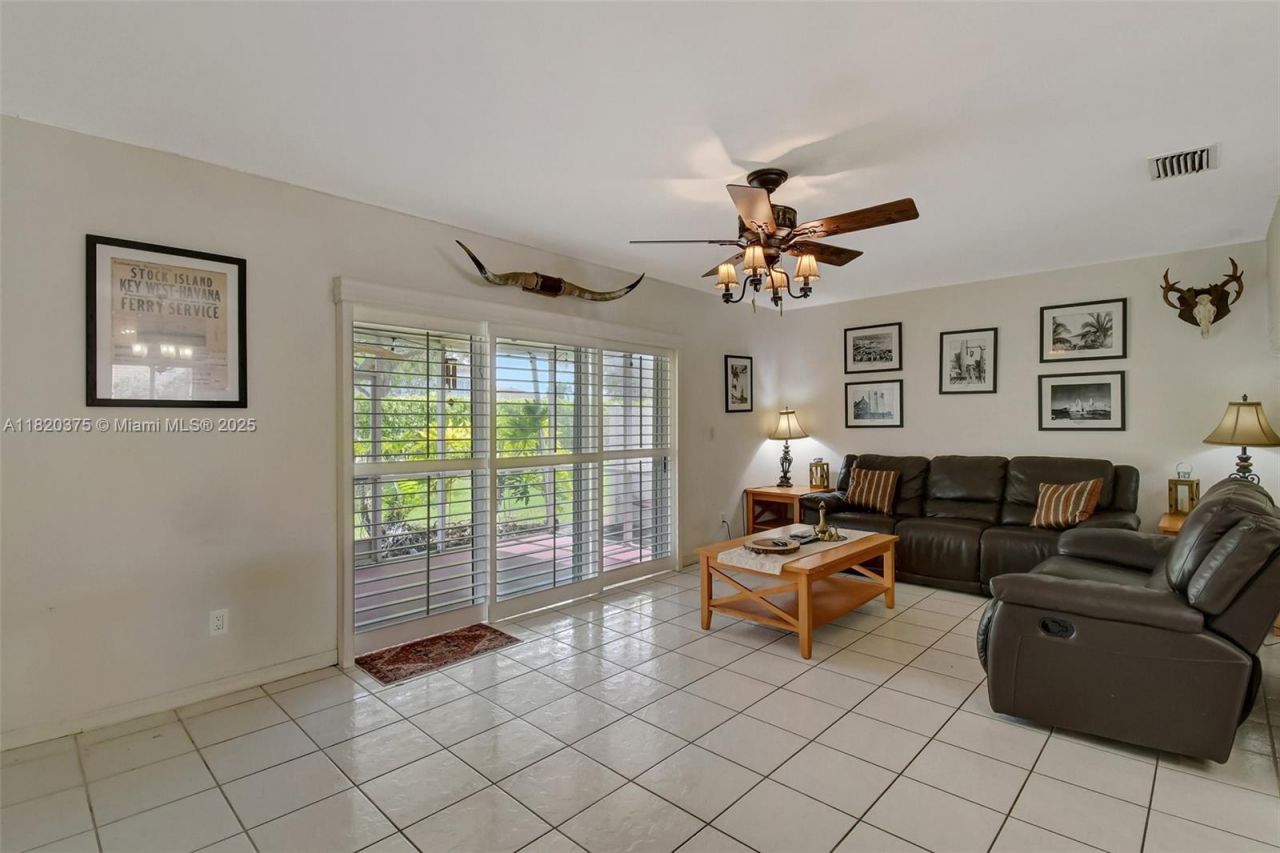 20865 NW 3rd Ln, Pembroke Pines, FL 33029 Photo