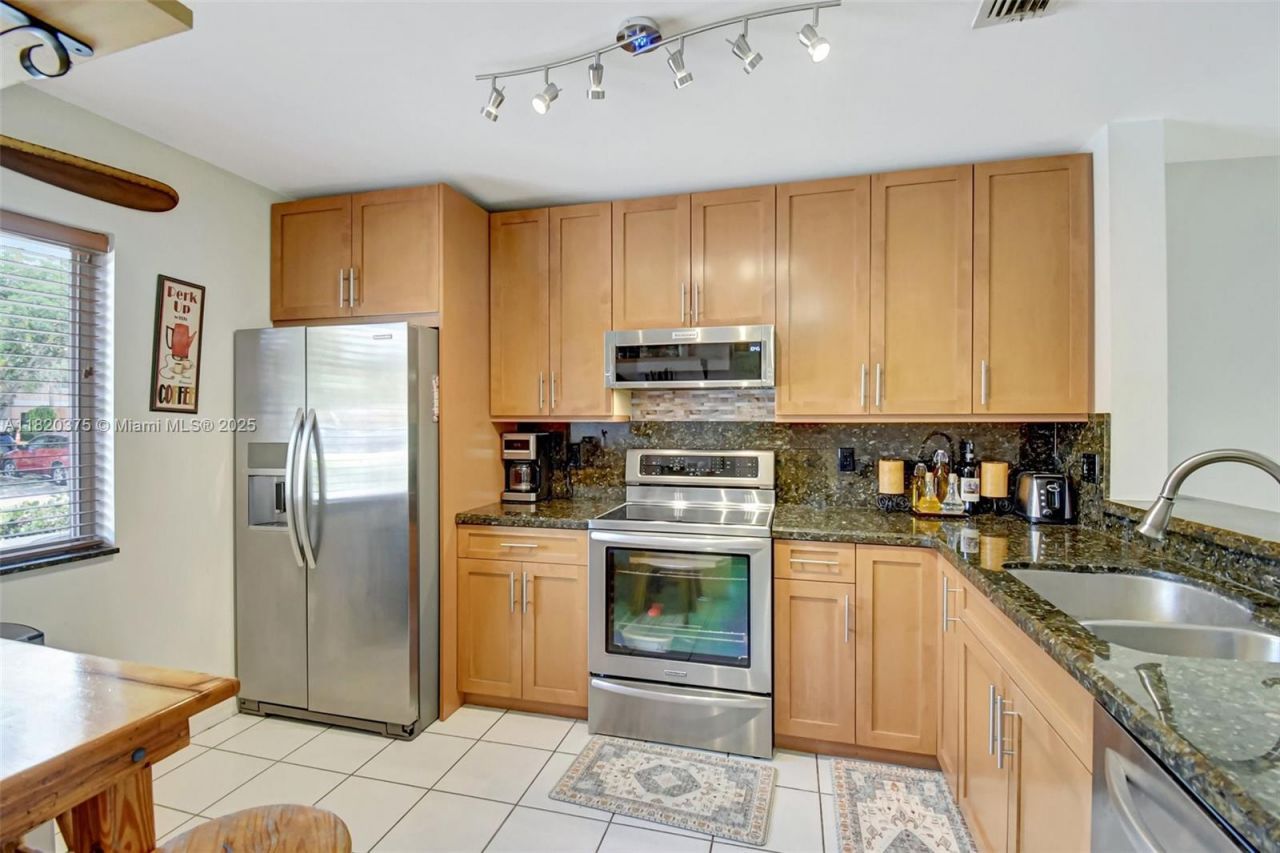 20865 NW 3rd Ln, Pembroke Pines, FL 33029 Photo