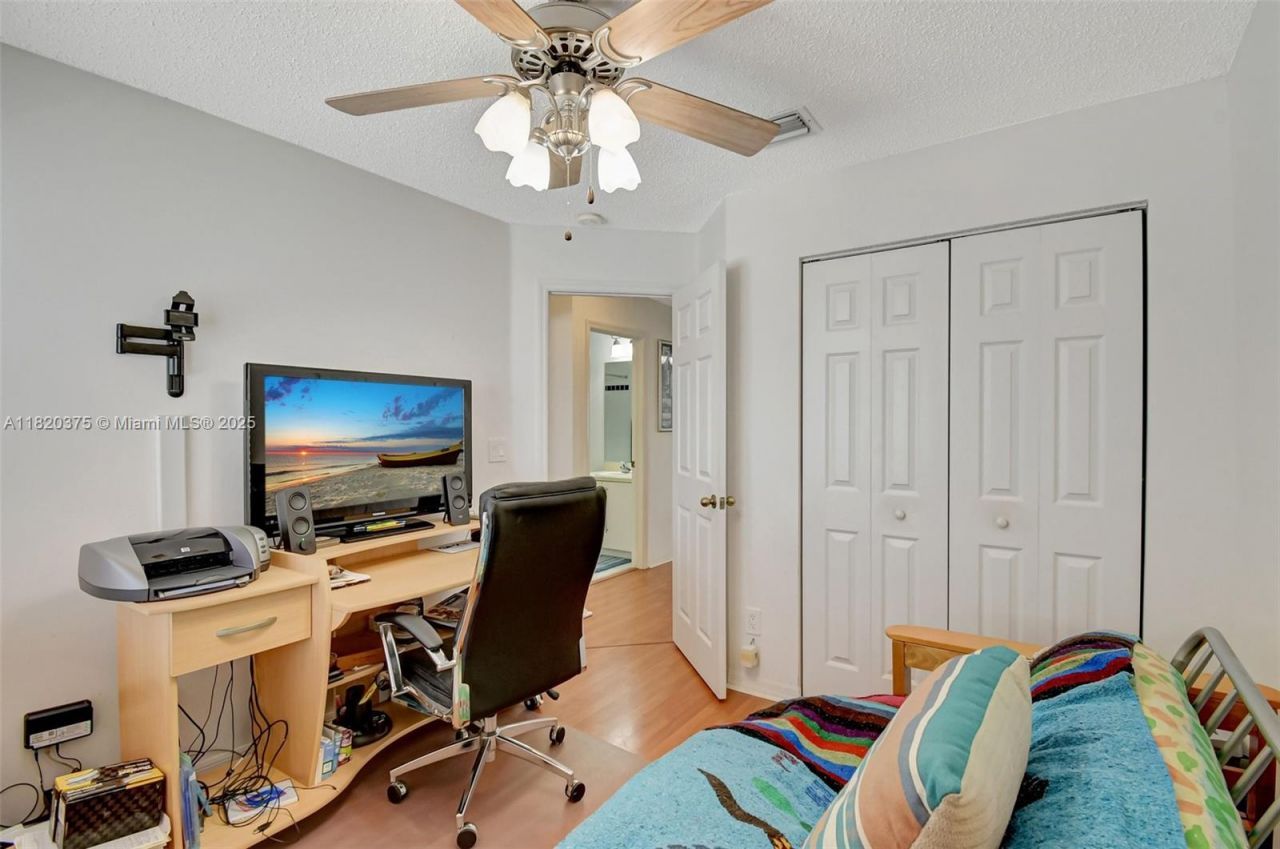 20865 NW 3rd Ln, Pembroke Pines, FL 33029 Photo