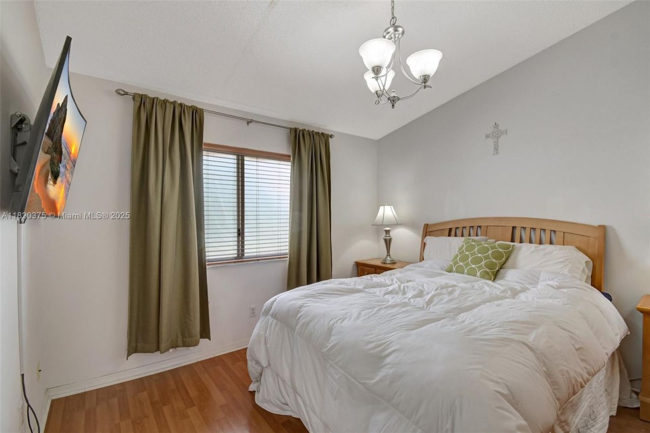 20865 NW 3rd Ln, Pembroke Pines, FL 33029 Photo