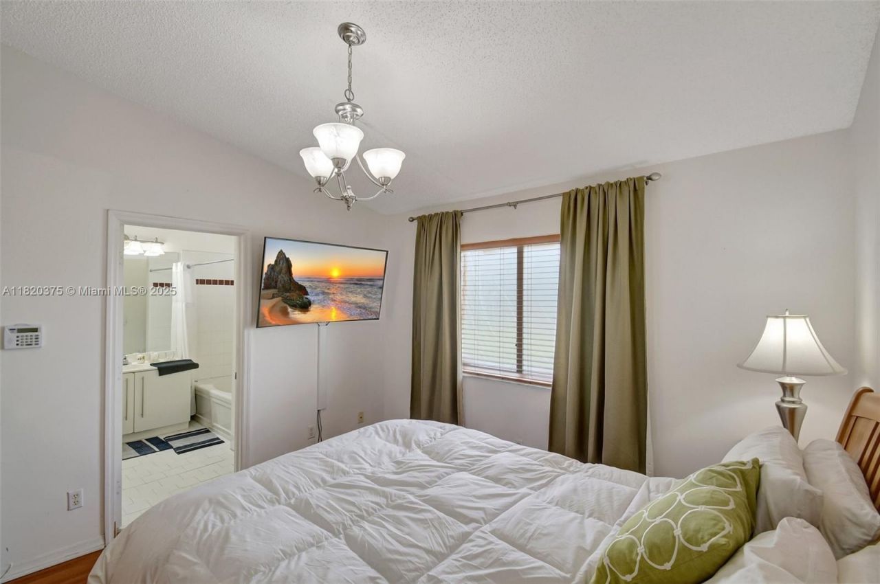 20865 NW 3rd Ln, Pembroke Pines, FL 33029 Photo