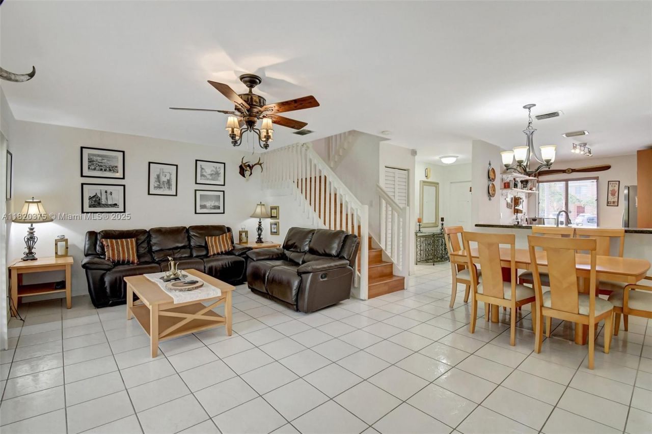 20865 NW 3rd Ln, Pembroke Pines, FL 33029 Photo