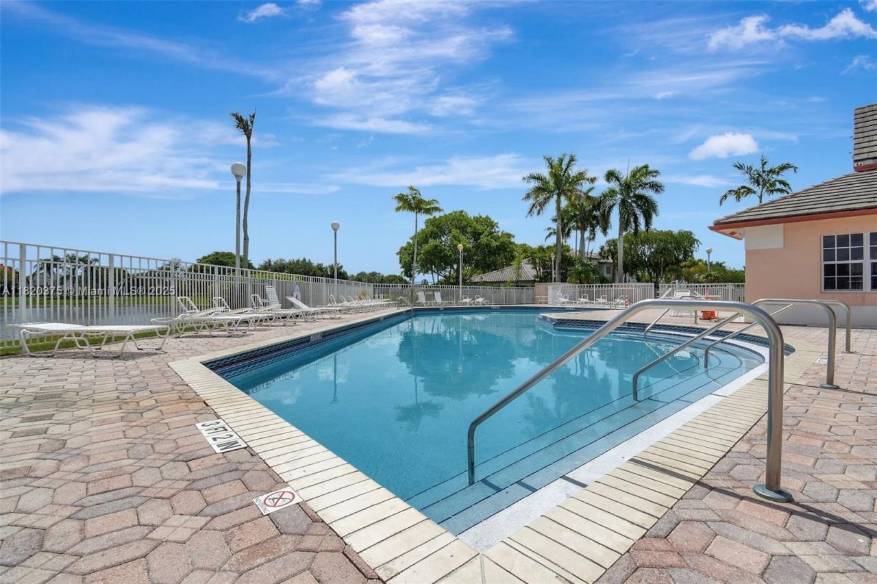 20865 NW 3rd Ln, Pembroke Pines, FL 33029 Photo