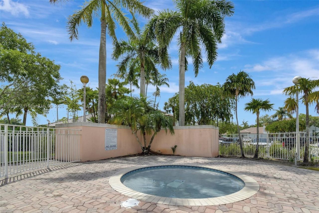 20865 NW 3rd Ln, Pembroke Pines, FL 33029 Photo