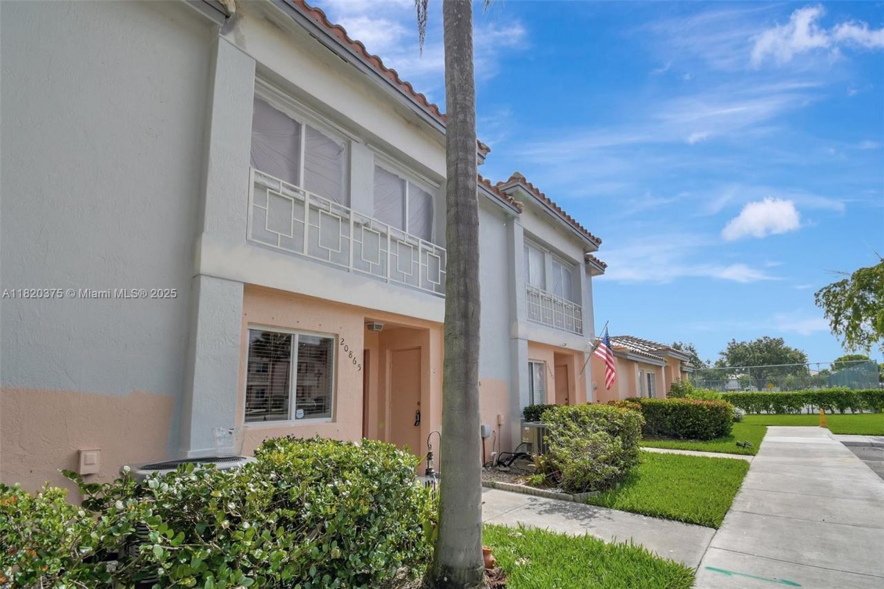 20865 NW 3rd Ln, Pembroke Pines, FL 33029 Photo