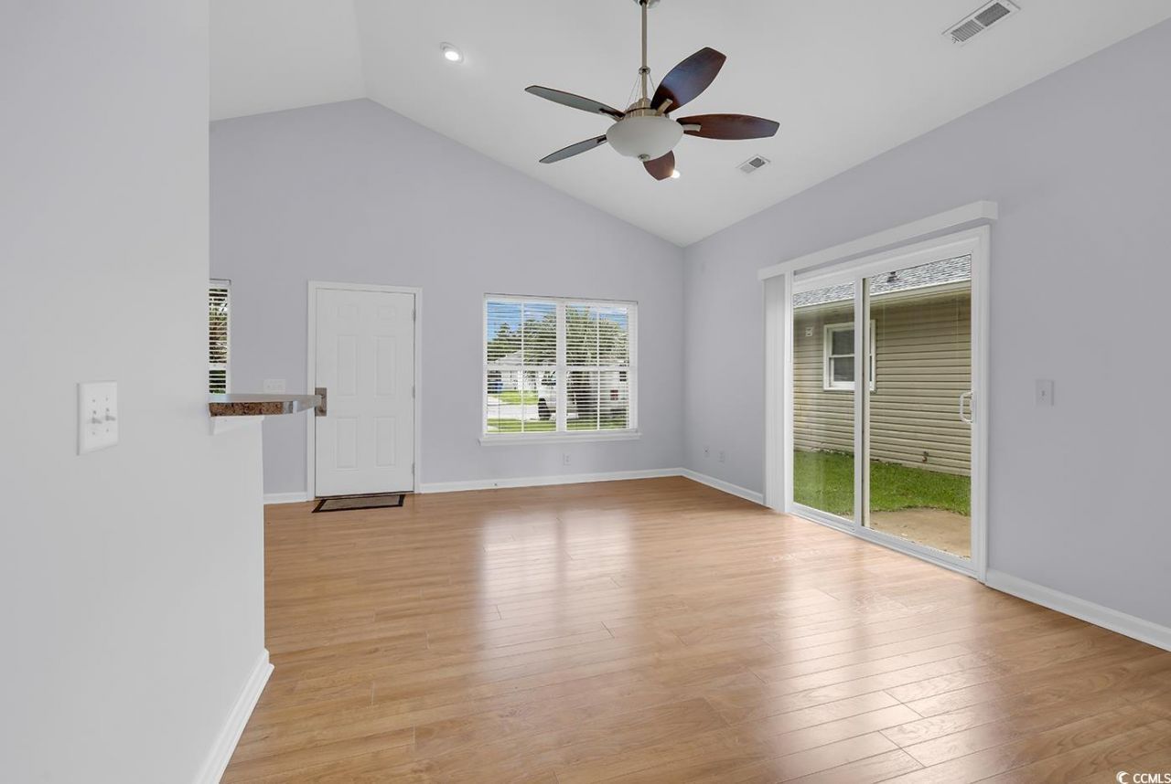 1636 Stuart Square Circle Photo 5