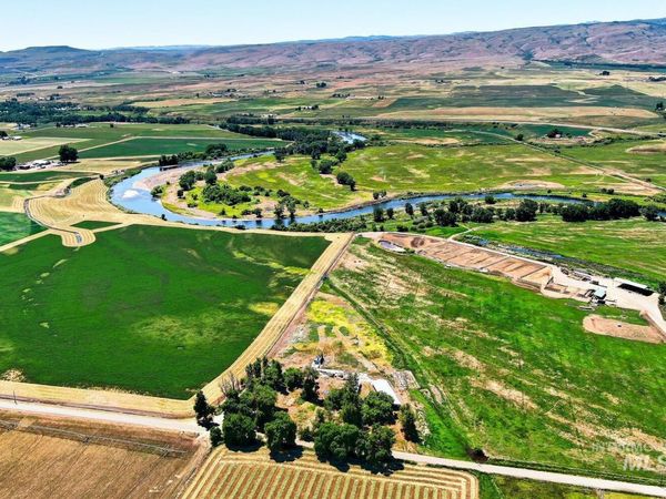 2327 Snapp Ln, Midvale, ID 83645