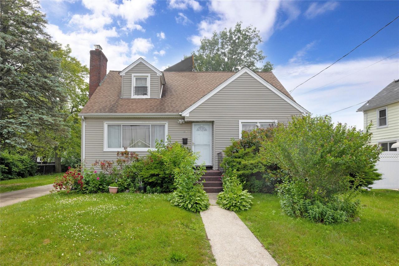 602 Leonard Avenue, Uniondale, NY 11553 Main Photo