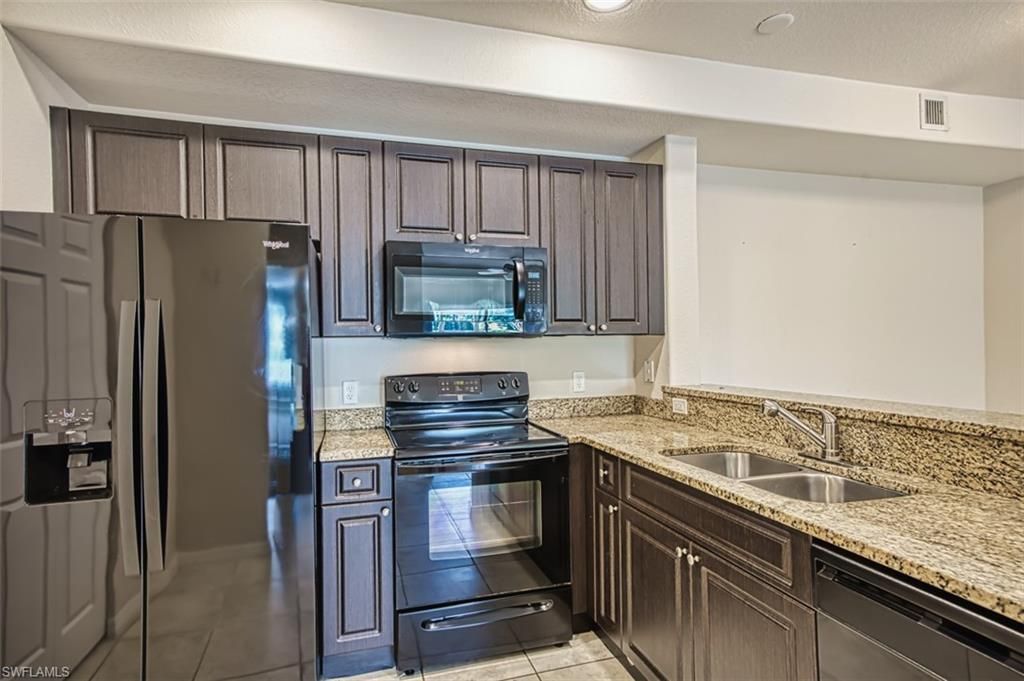 13190 Bella Casa Cir, Unit 141, Fort Myers, FL 33966 Photo