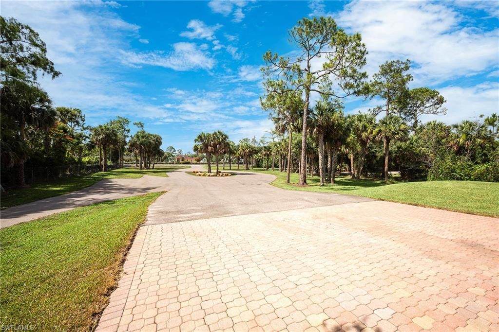 1640 Golden Gate Blvd W, Naples, FL 34117 Photo