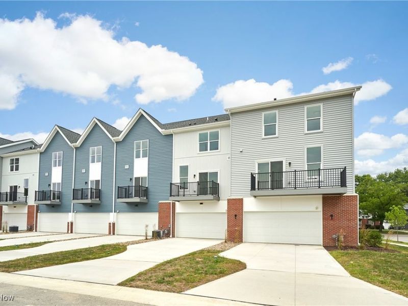 606 Mull Avenue, Unit 13, Akron, OH 44313 Photo 22