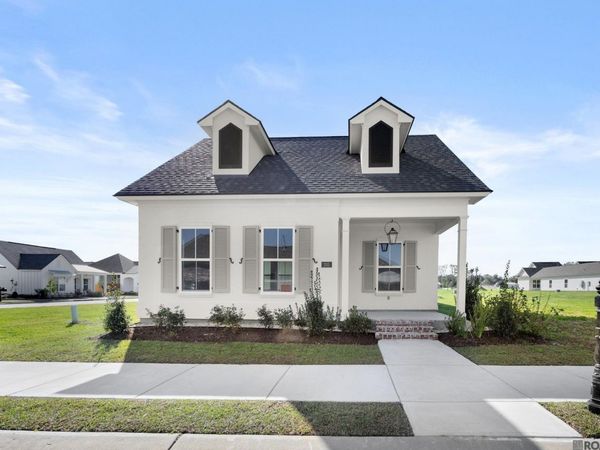 205 Queens Way, Thibodaux, LA 70301