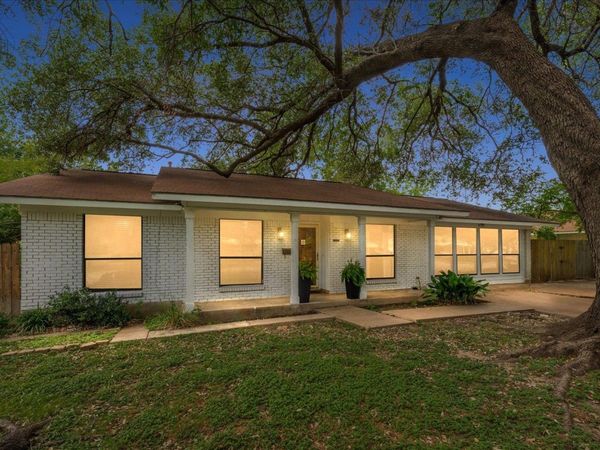 8102 Shadowood DR, Austin, TX 78757