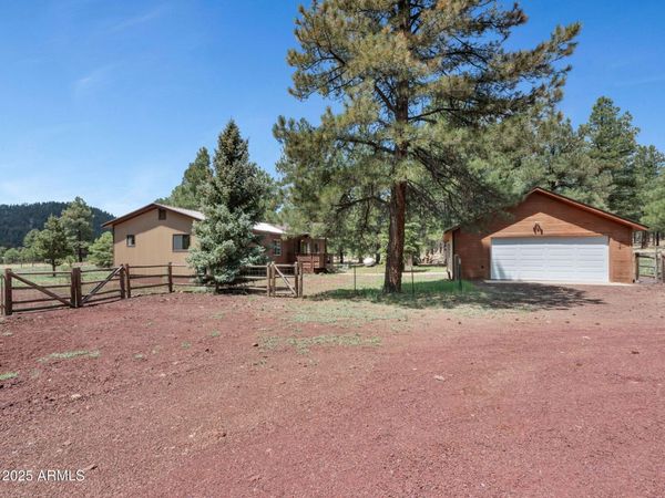 12778 E LARKSPUR Lane, Parks, AZ 86018