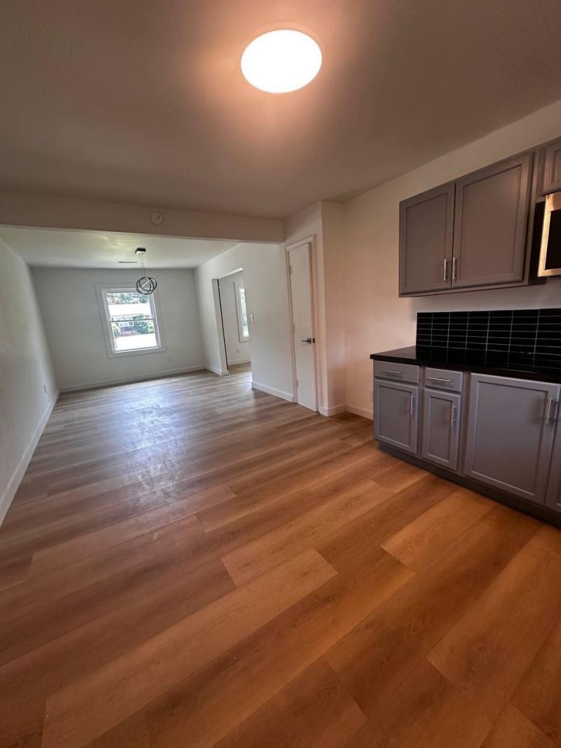 1229 Winston Street Photo 9