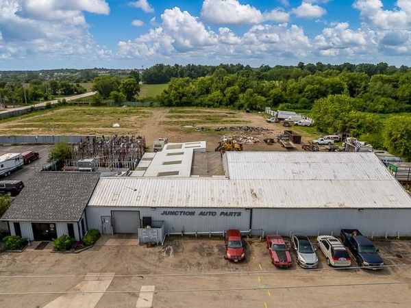 4557 Il Route 173, Poplar Grove, IL 61065