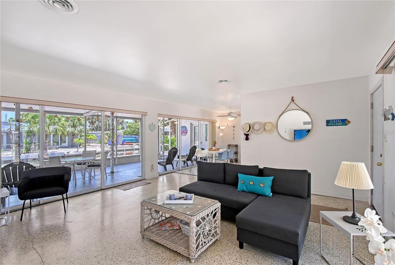 385 Avenida Madera, Sarasota, FL 34242 Photo