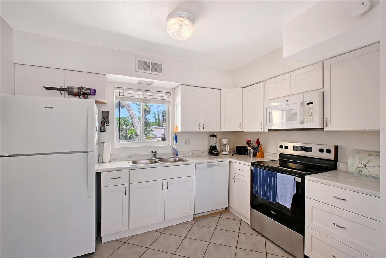 385 Avenida Madera, Sarasota, FL 34242 Photo